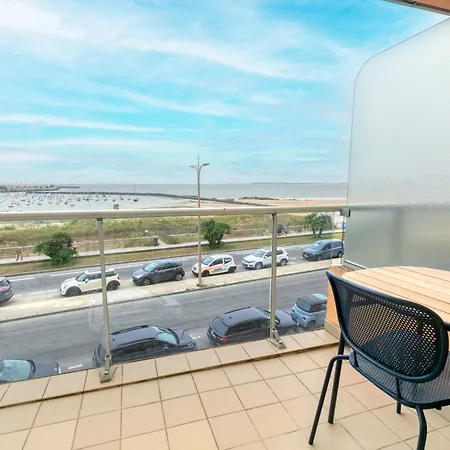 Front De - Terrasse 아파트