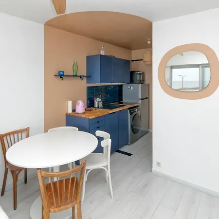 Front De - Terrasse Apartment